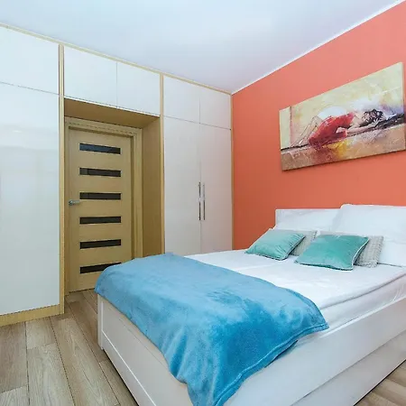 Bryza Rentyear Apartment